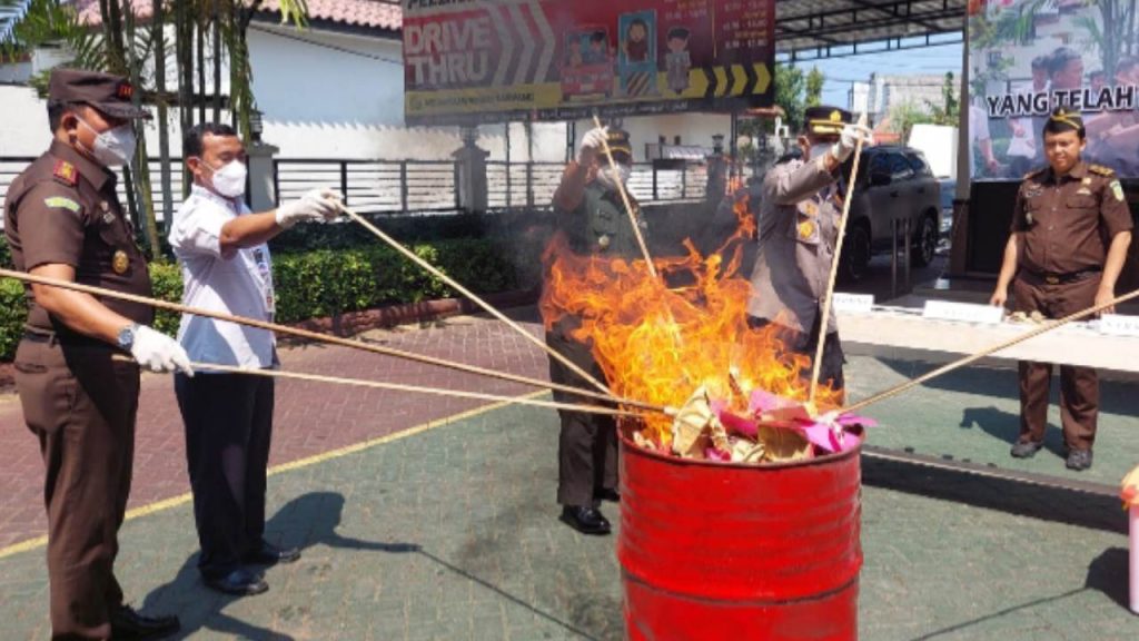 Kejari Sampang Musnahkan BB 49 Perkara Narkotika