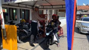 Satlantas Sosialisasi Kamseltibcarlantas Ke Pengunjung Pasar Sampang