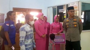 Uluran Polsek Sokobanah, Bantu Biaya Sambung Tangan Raihan