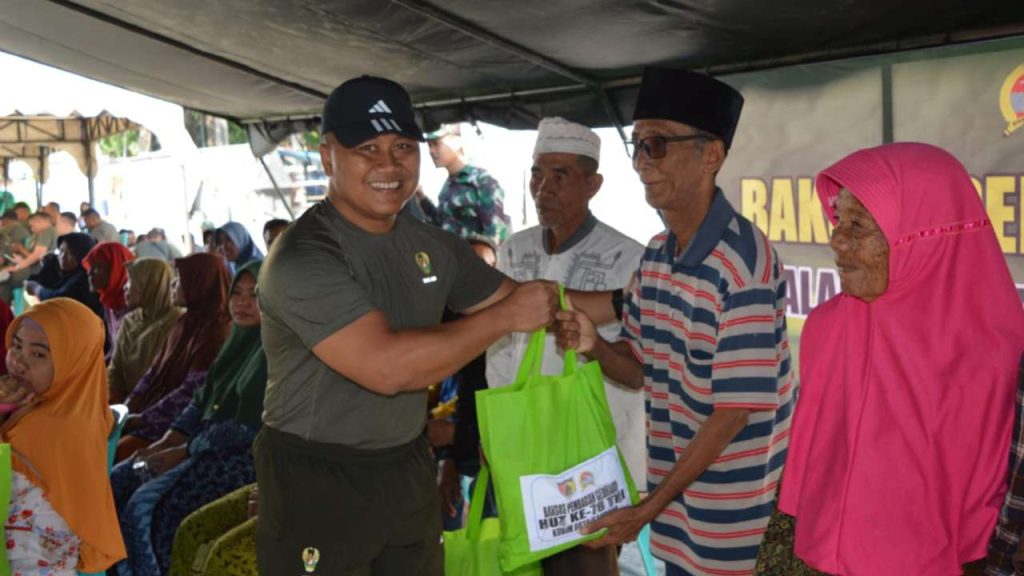 Sambut HUT TNI Ke-78, Kodim Sampang Gelar Baksos