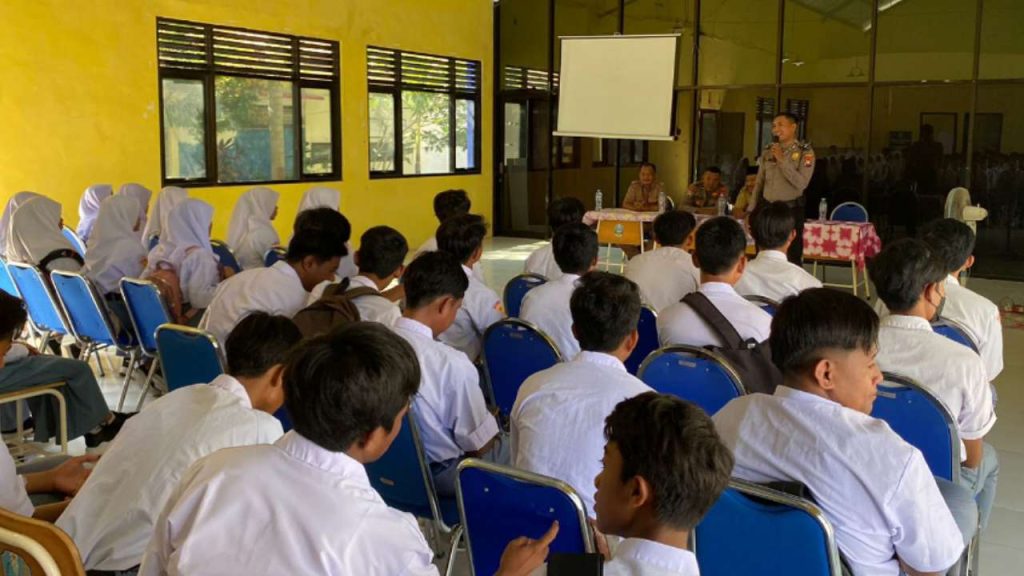 Satbinmas Polres Sampang Binluh Character Building Pelajar