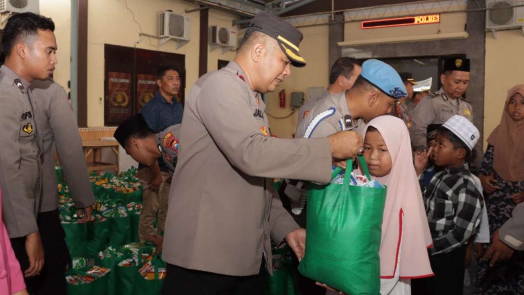 Polres Sampang Santuni 1000 Anak Yatim