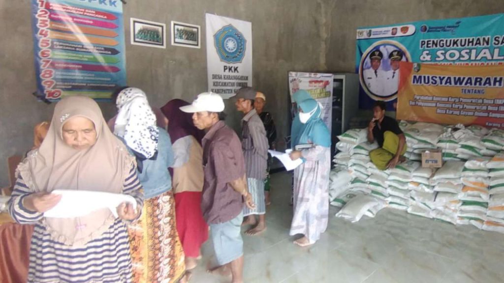 Tiga Pemdes di Omben Serentak Salurkan BPN