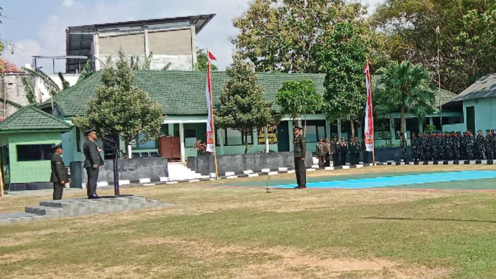 Dandim Sampang Pimpin Upacara HUT TNI Ke-78