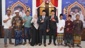Bupati Sampang Hadiahi Guru Pesantren Umroh Gratis