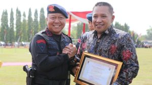 Bupati Sampang Dapat Reward Dari Brimob Polda Jatim