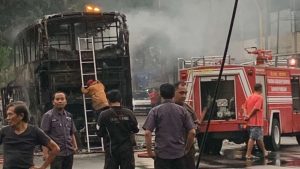 Bus Rute Jakarta Madura Hangus Terbakar di Pamekasan