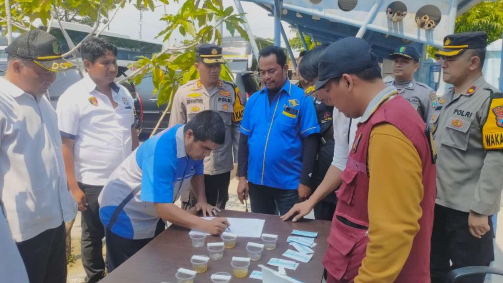 Jelang Nataru, Sopir Bus Terminal Sampang di Tes Urine