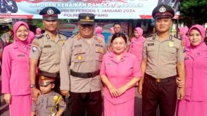 Tahun Baru 2024, Dua Personel Polsek Omben Dihadiahi Kenaikan Pangkat