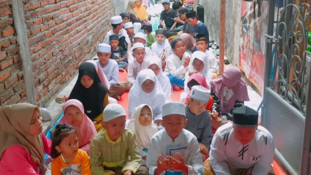 Dua Media Online Kolaborasi Beri Santunan Anak Yatim Piatu