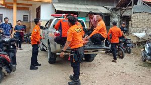 Gercep BPBD Sampang Tolong Warga Patut Diacungi Jempol