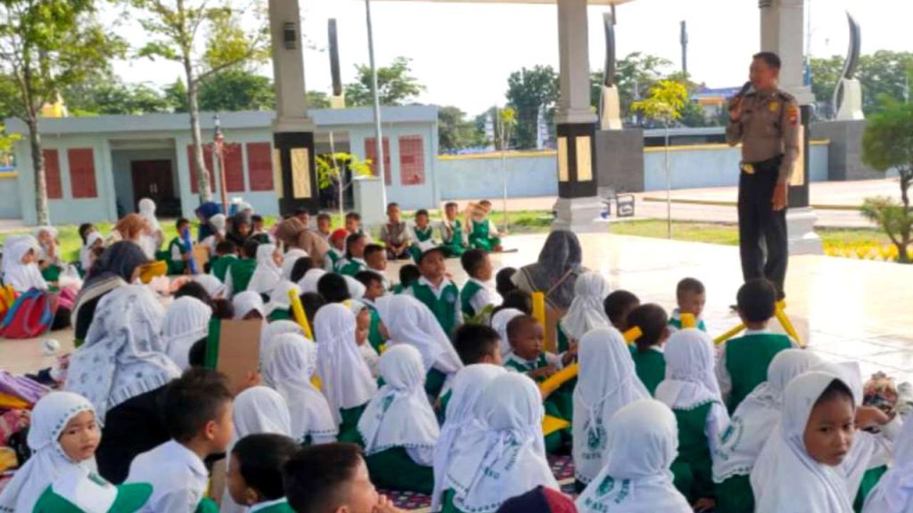 Satbinmas Polres Sampang Edukasi Stop Kekerasan Seksual & Bullying