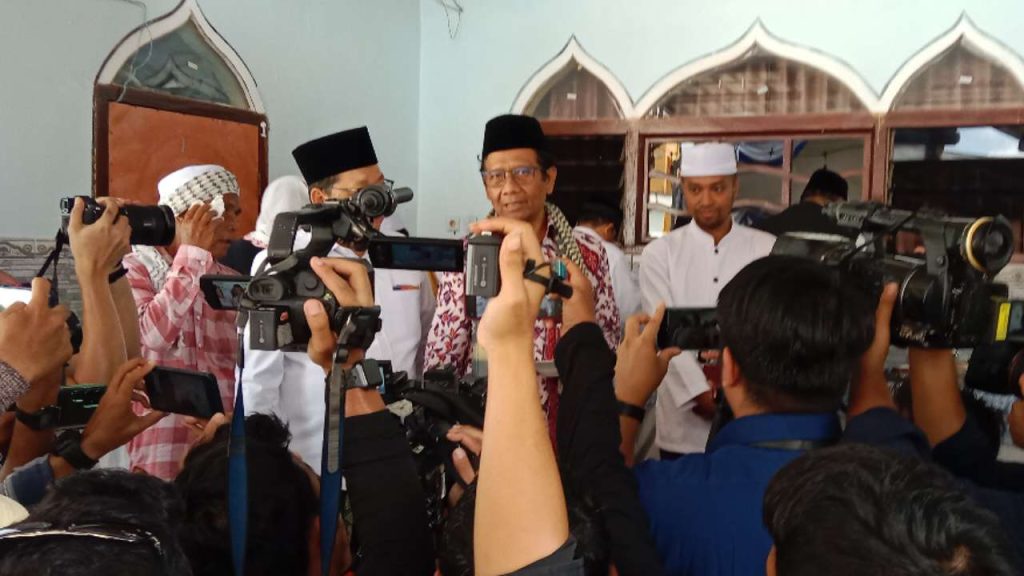 Mahfud MD Sambangi Dua Pesantren di Omben Sampang
