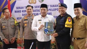 Polda Jatim Terima Hibah Tanah Dari Pemkab Sampang
