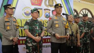 Kapolda Jatim Ajak Warga Sampang Wujudkan Pemilu Damai