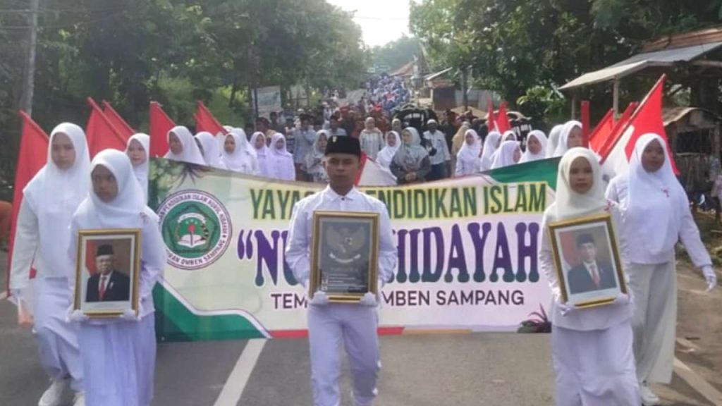 Semarak Pawai Santri, Meriahkan Haflatul Imtihan Yaspi Nurul Hidayah Temoran
