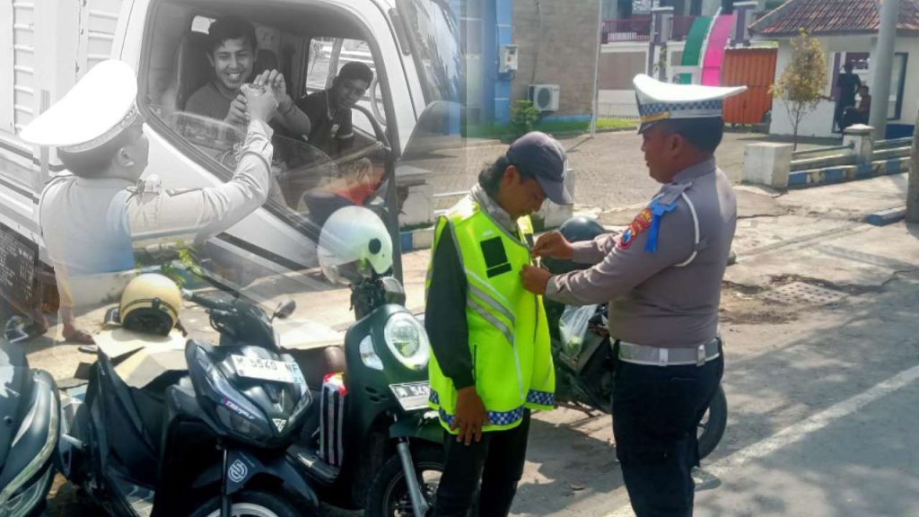 Satlantas Polres Sampang Bagikan Rompi dan Kopi Gratis