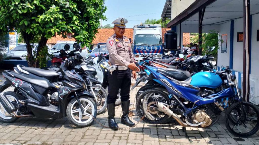 Polantas Sampang Amankan Puluhan Motor Knalpot Brong