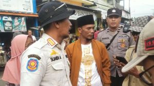 Penertiban Pedagang Pasar Omben Tuai Kontroversial Antar Petugas