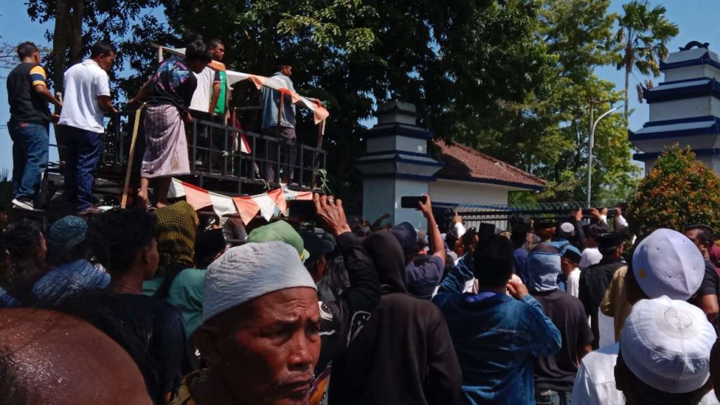 Dianggap Jadi Boneka Politik, PJ Bupati Sampang Didesak Mundur