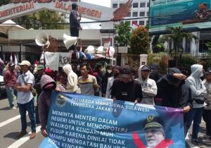 Mahasiswa Sulawesi Tenggara meminta KPK tangkap kepala BPBD Sulawesi Tenggara.