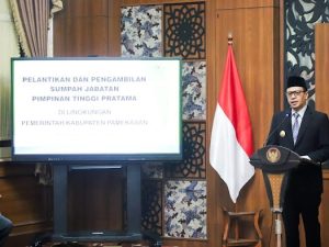 Pj. Bupati Pamekasan lakukan rotasi pejabat pimpinan tinggi pratama