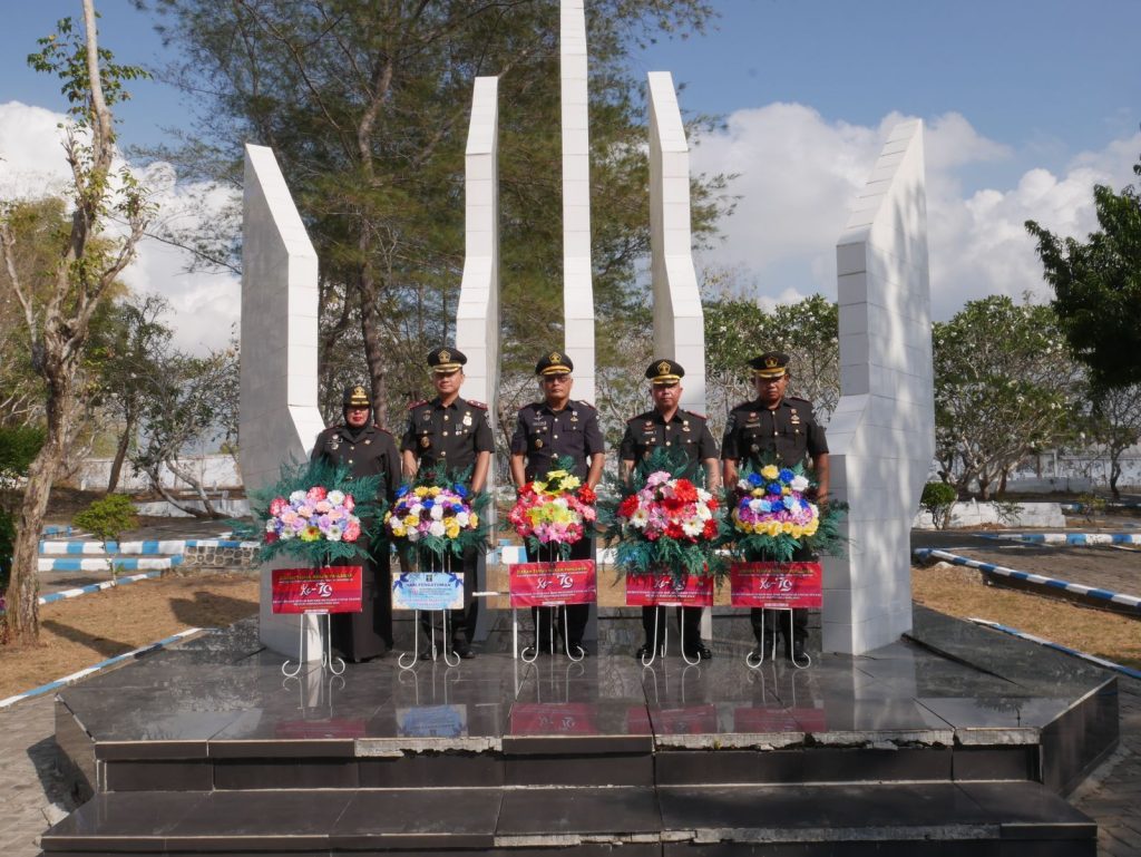 Lapas Narkotika kelas IIA Pamekasan adakan upacara tabur bunga