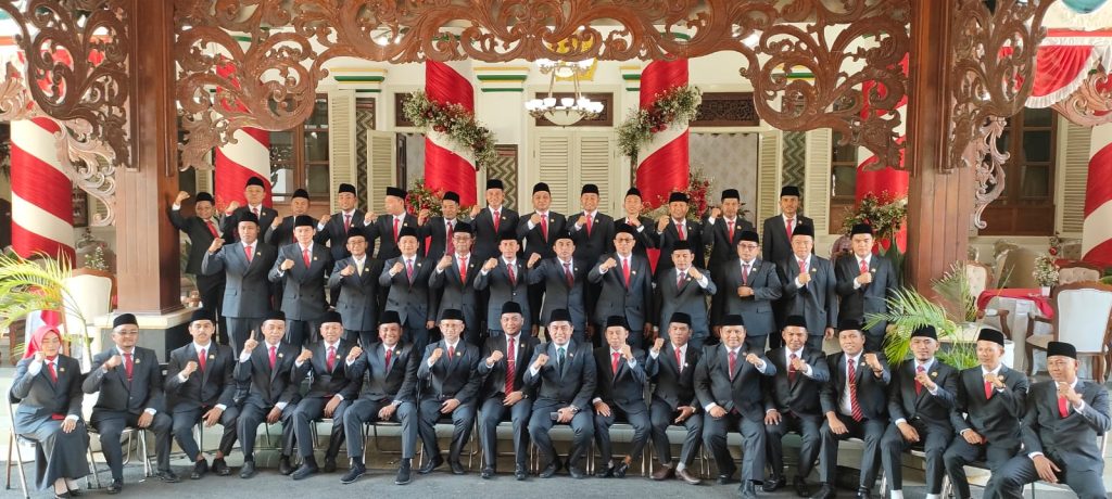 Sebanyak 45 anggota DPRD Pamekasan periode 2024 – 2029 resmi mengemban amanah rakyat