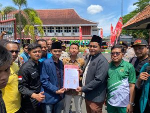 Aliansi Badan Eksekutif Mahasiswa Pamekasan kepung Kantor DPRD