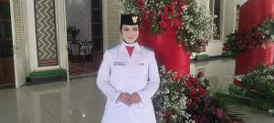Aisyah sosok inspiratif pembawa Baki bendera merah putih