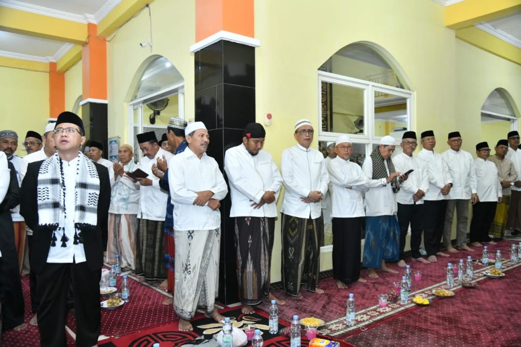 Achmad Fauzi Wongsojudo bersama KH. Busyro Karim hadiri Maulidur Rosul