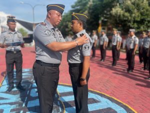Salah satu pegawai Lapas narkotika kelas IIA Pamekasan mendapat kenaikan pangkat setingkat lebih tinggi