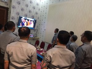 Yusril Ihza Mahendra dan Otto Hasibuan menyapa jajarannya usai dilantik menjadi Menteri