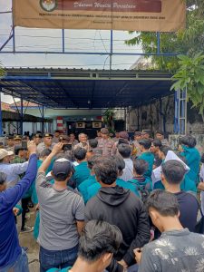 Bandan Eksekutif Mahasiswa Universitas Islam Madura Kepung Dinas Perhubungan