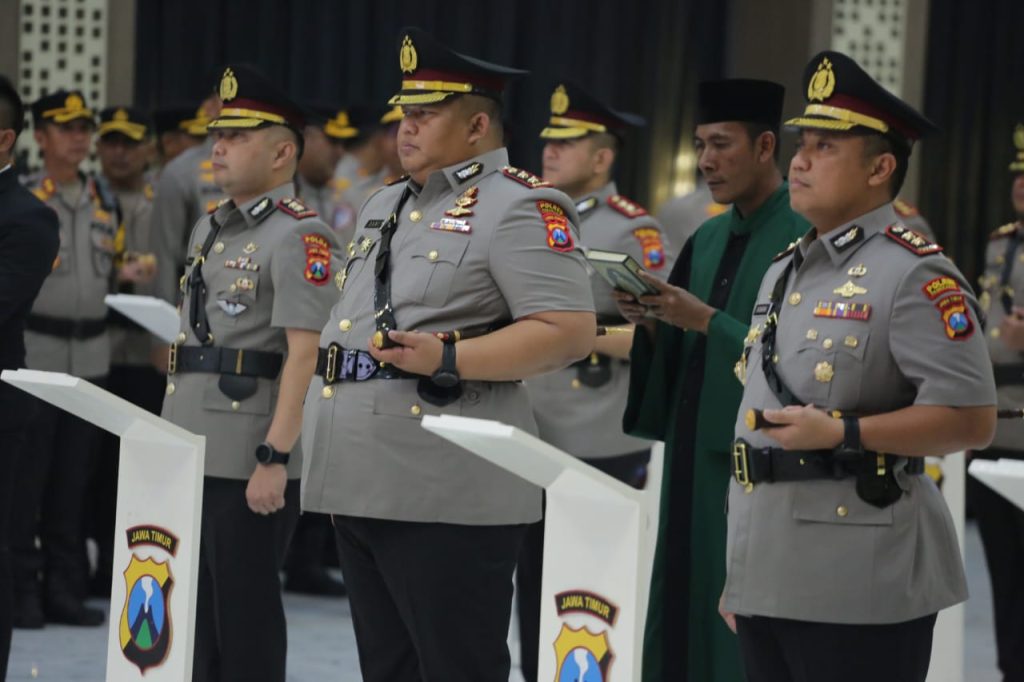 Kapolda Jatim Pimpin Sertijab Kapolres Pamekasan dan 23 PJU