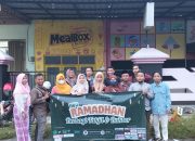 Berburu Berkah Ramadhan IWO Bagikan Ratusan Takjil Gratis