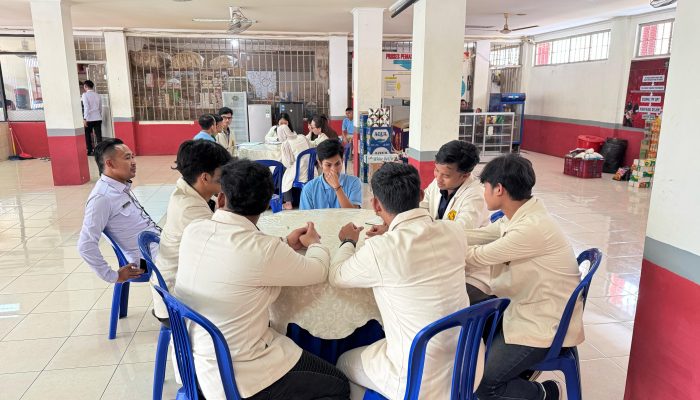 Mahasiswa Universitas Wijaya Kusuma Surabaya Datangi Lapas Narkotika Pamekasan