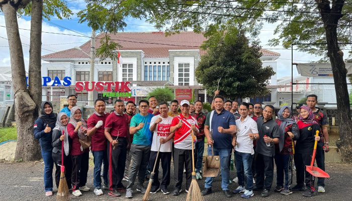 Peduli Lingkungan, Lapas Narkotika Pamekasan Bersihkan Area Sekitar