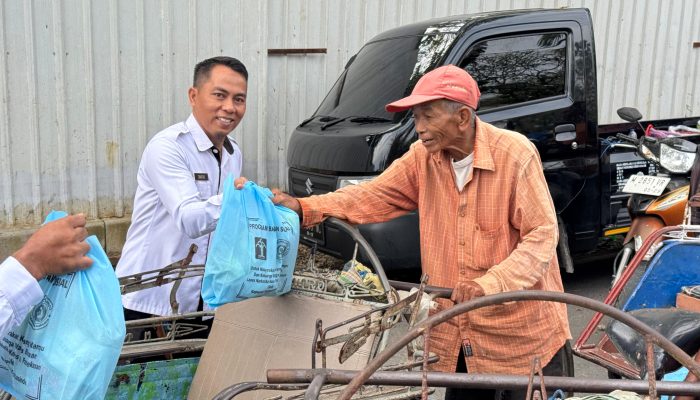 Lapas Narkotika Pamekasan Bagikan 60 paket Bantuan Sosialn