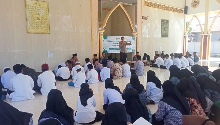 Pondok Pesantren Madad Rapa Laok Didatangi Anggota Kepolisian