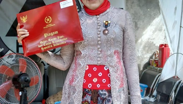 Presiden RI Berikan Penghargaan Satyalancana Karya Satya pada Guru MAN 2 Pamekasan