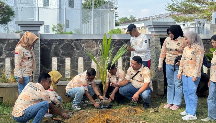 Lapas Narkotika Pamekasan Tanam Puluhan Bibit Kelapa
