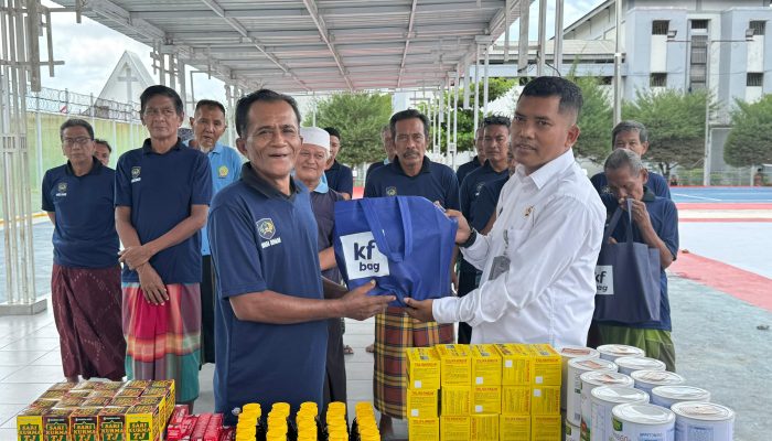 Peduli, Lapas Narkotika Pamekasan Berikan Makanan Tambahan untuk Lansia dan Disabilitas