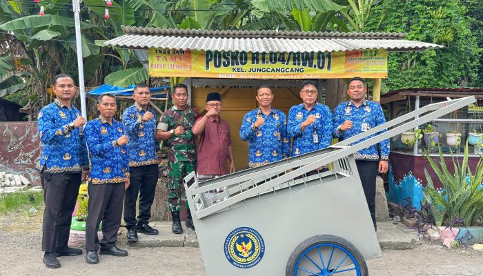 Lapas Narkotika Pamekasan Salurkan Gerobak Sampah pada Masyarakat