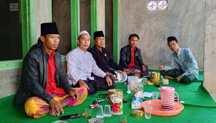 Solidaritas di Tengah Duka, DPC MADAS Sedarah Sampang Takziah ke Kediaman Mohammad Rois