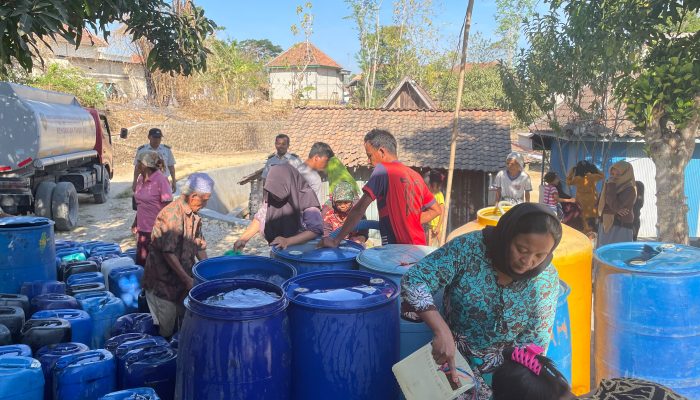 Rutan Kelas IIB Sampang Salurkan Bantuan Air Barsih untuk Masyarakat