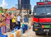 Ribuan Liter Air Bersih TNI AD Disambut Haru Warga Kotalon di Tengah Kemarau Panjang
